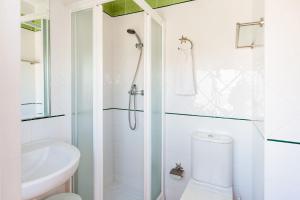 Koupelna v ubytování Duplex A Fontanilla + 18 fotografií