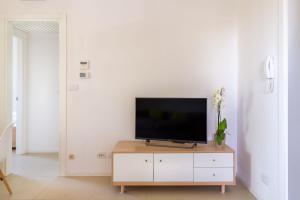 TV a/nebo společenská místnost v ubytování Baseventuno 2 - Trilocale primo piano