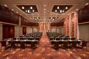 The business area and/or conference room at Angsana Lang Co