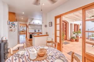 a kitchen and a dining room with a table at Ca L estrella in Alcudia