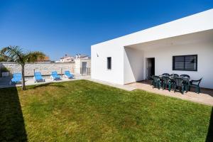 Bazén v ubytovaní Villa Los Olivares alebo v jeho blízkosti