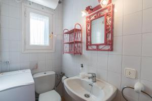 A bathroom at White Sands 3.08