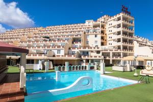 Kolam renang di atau dekat dengan Palm Garden with sea views to the beach, pools