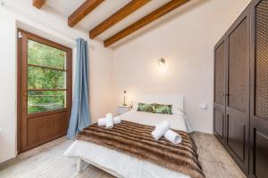 Postel nebo postele na pokoji v ubytování S'hort De Carrossa + 27 fotografií