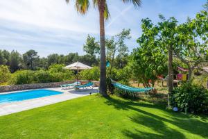 Der Swimmingpool an oder in der Nähe von Sa Creu De Saume