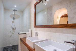 A bathroom at Shangri-la Még 24 kép
