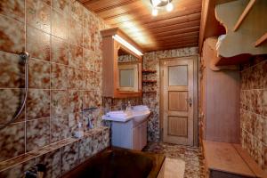 a bathroom with a sink and a toilet and a tub at Ferienwohnung Landhaus Staudacher in Tegernsee