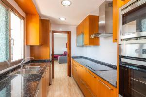 A kitchen or kitchenette at Syrenah