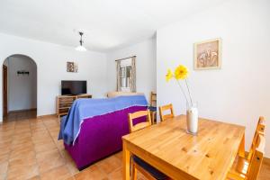 TV a/nebo společenská místnost v ubytování Casa Carlos con Piscina Privada en Conil