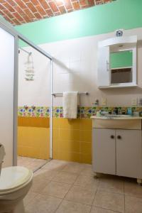 Kylpyhuone majoituspaikassa Casa de la Abuela