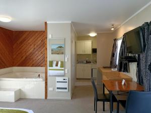 A kitchen or kitchenette at ASURE Macy's Motor Inn