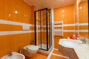 Koupelna v ubytování Hotel Tivoli + 18 fotografií
