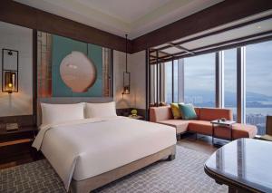 Postel nebo postele na pokoji v ubytování Park Hyatt Shenzhen