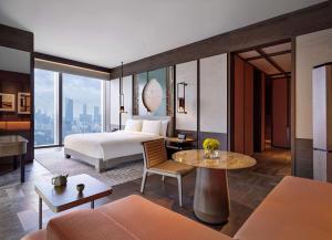 Postel nebo postele na pokoji v ubytování Park Hyatt Shenzhen