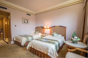Letto o letti in una camera di Panyu Hotel