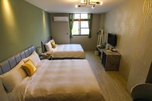 Ένα ή περισσότερα κρεβάτια σε δωμάτιο στο Sun Moon Lake Loft Inn
