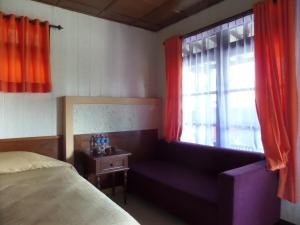 Ein Bett oder Betten in einem Zimmer der Unterkunft Bromo Permai 1