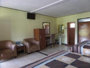 Ein Sitzbereich in der Unterkunft Bromo Permai 1