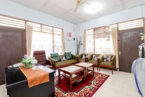 a living room with a couch and a table at Adil Jaya Homestay in Yogyakarta