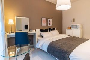 a bedroom with a bed and a glass table at Tino Anastasia in Osaka