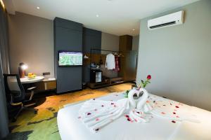 Postel nebo postele na pokoji v ubytování King Park Hotel Kota Kinabalu