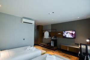 TV a/nebo společenská místnost v ubytování King Park Hotel Kota Kinabalu