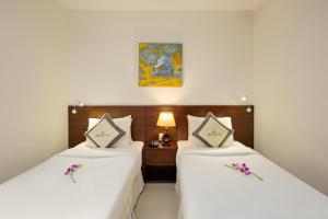 Giường trong phòng chung tại Sen Boutique Hotel