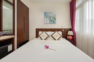 Giường trong phòng chung tại Sen Boutique Hotel
