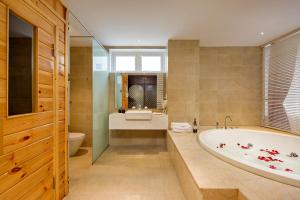 Phòng tắm tại Sen Boutique Hotel