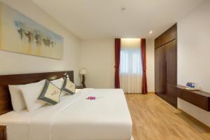 Giường trong phòng chung tại Sen Boutique Hotel