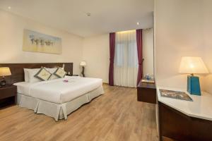 Giường trong phòng chung tại Sen Boutique Hotel
