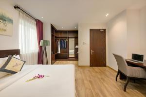 Giường trong phòng chung tại Sen Boutique Hotel