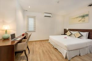 Giường trong phòng chung tại Sen Boutique Hotel