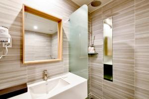 Koupelna v ubytování Blanc Business Hotel