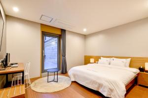 Postel nebo postele na pokoji v ubytování Blanc Business Hotel