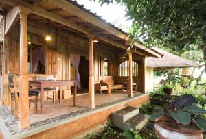 Ein Garten an der Unterkunft Umasari Rice Terrace Villa by AGATA