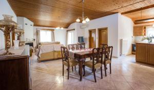 Kuchyň nebo kuchyňský kout v ubytování Filippos Hotel