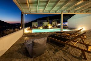 Bazén v ubytovaní Paros Villas Nereids alebo v jeho blízkosti