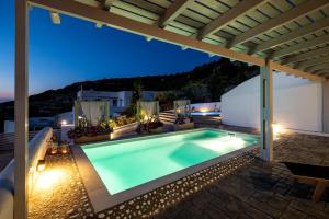Bazén v ubytovaní Paros Villas Nereids alebo v jeho blízkosti