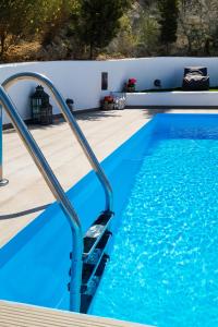 Bazén v ubytovaní Paros Villas Nereids alebo v jeho blízkosti