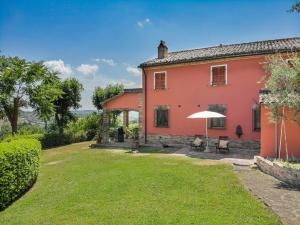 an exterior view of a house with a yard at Villa Azzurra in Mondavio