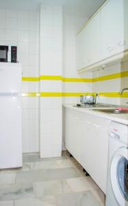 Kuchyňa alebo kuchynka v ubytovaní Holidays Malaga