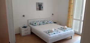 Ein Bett oder Betten in einem Zimmer der Unterkunft Apartments Pitarević