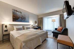Postel nebo postele na pokoji v ubytování Tyrifjord Hotell