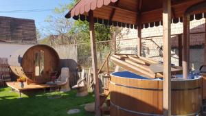 a backyard with a barrel and an umbrella at Pension Norbert in Sighişoara