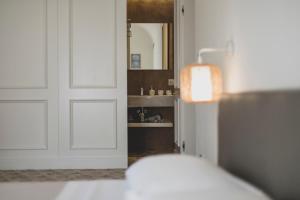 Posteľ alebo postele v izbe v ubytovaní Cefalù Design Suites