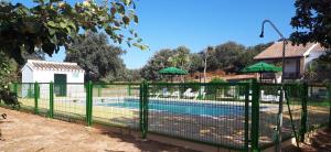 The swimming pool at or close to Las Casitas de los Cano