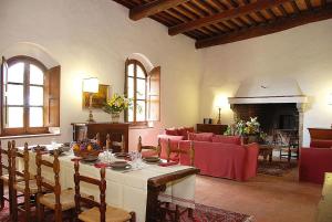 A seating area at Malmantile by Salogi Villas