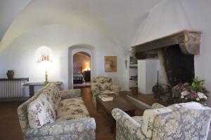 A seating area at Malmantile by Salogi Villas