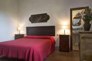 A bed or beds in a room at Malmantile by Salogi Villas